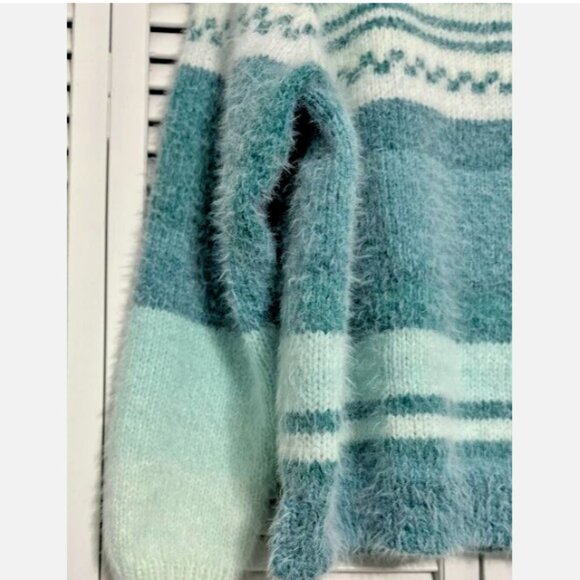 Women's Warm Knitted Sweater in Pastel Colors Handmade - Picture 4 of 11